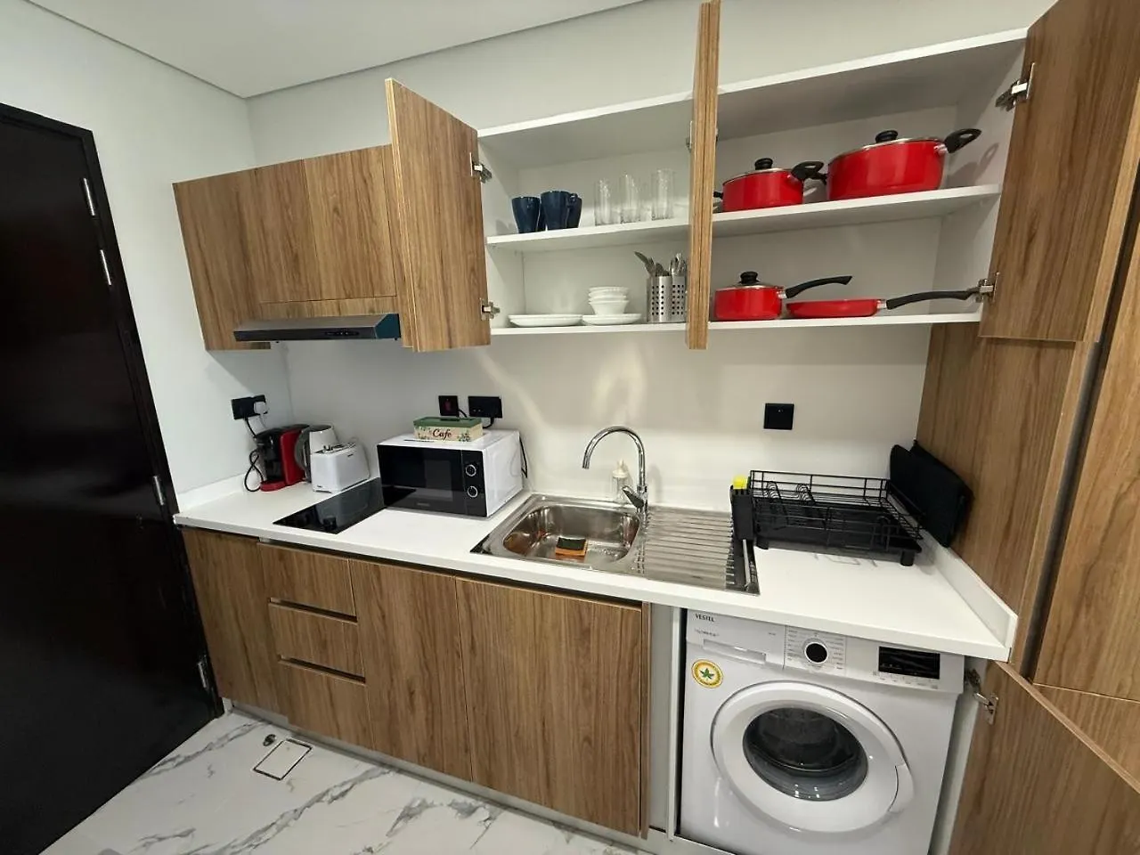Chic Studio Near Cleveland By Central Stay 아부다비 아파트