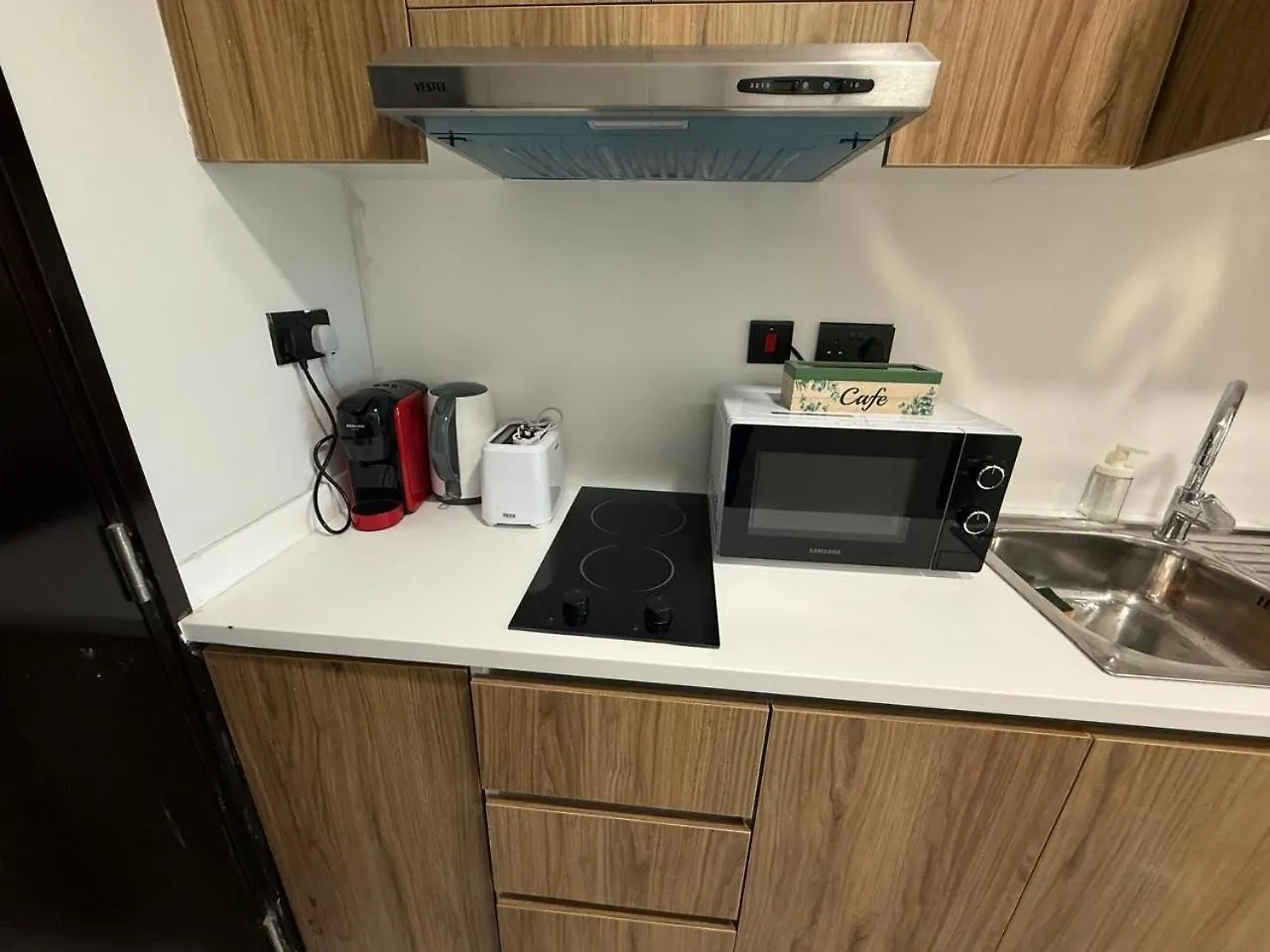 아파트 Chic Studio Near Cleveland By Central Stay 아부다비